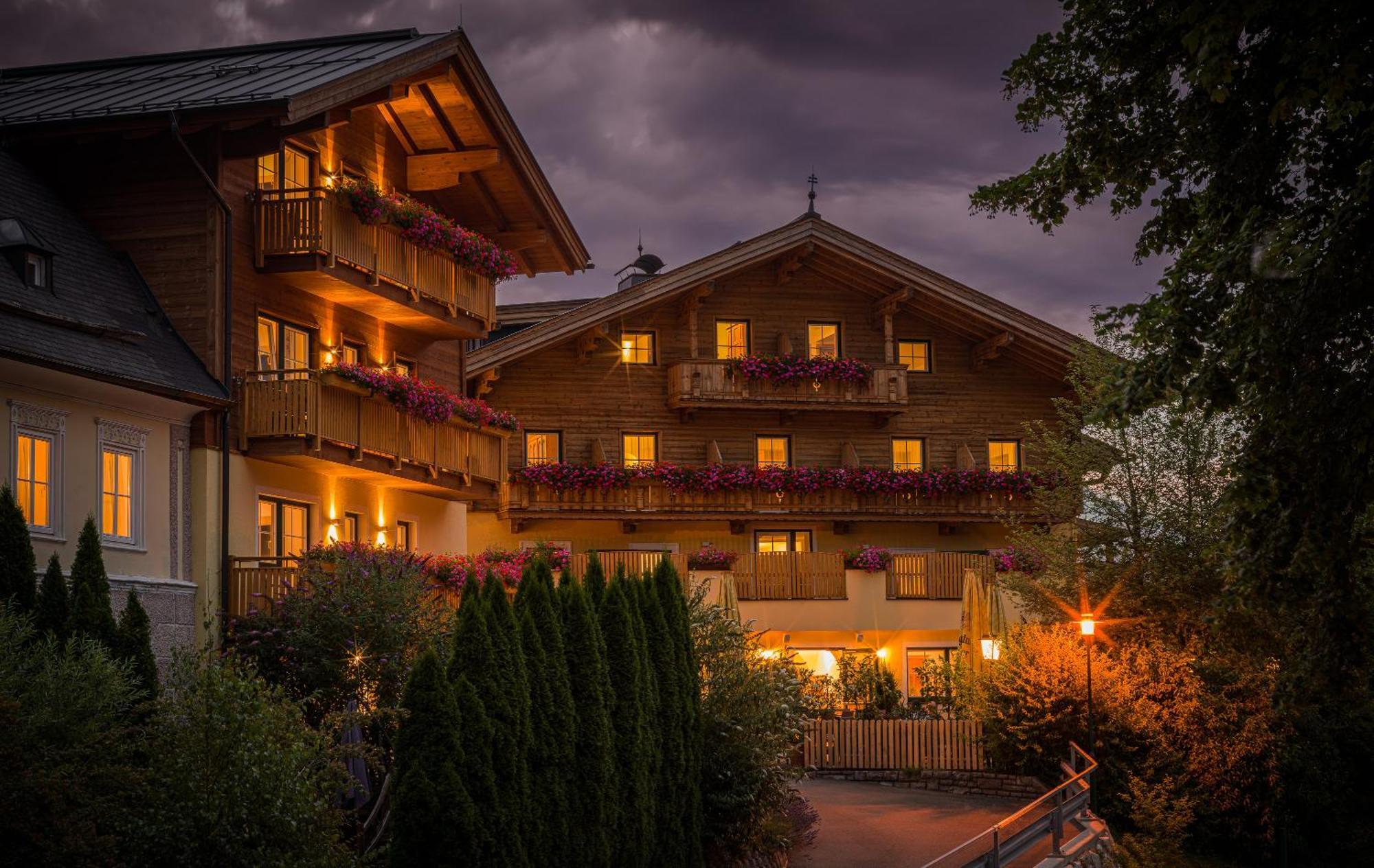 Landhotel Kirchenwirt Unken Exterior photo