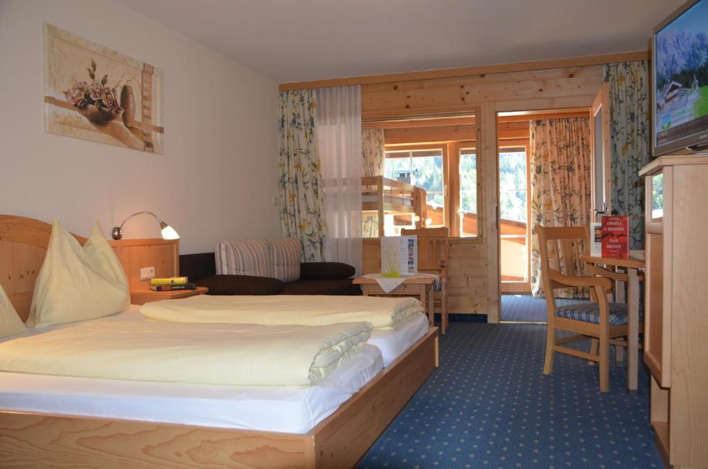 Landhotel Kirchenwirt Unken Room photo